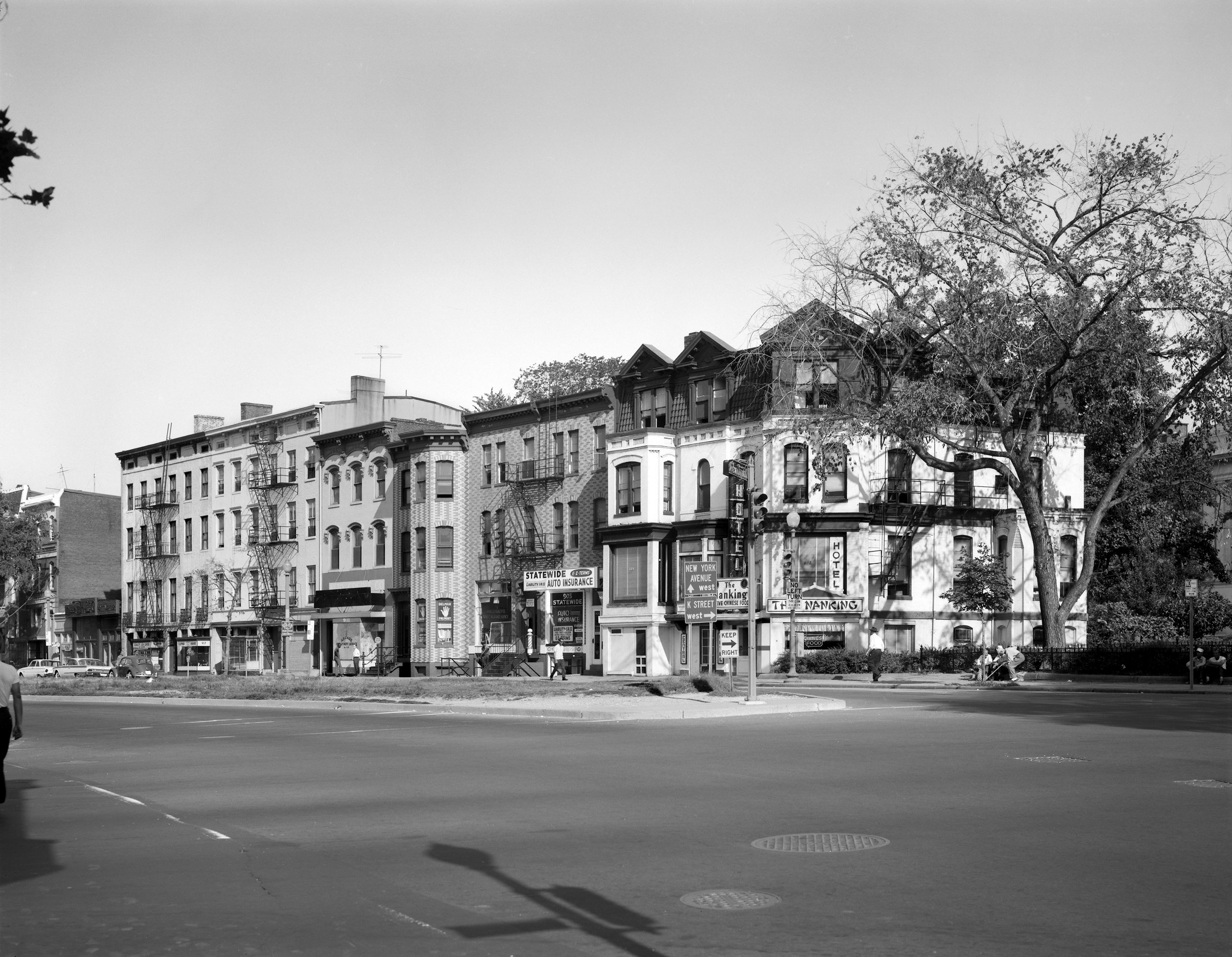 900 Block of New York Avenue, N.W.; July 5, 1963. Wm. Edmund Barrett © Kiplinger Washington Editors, Kiplinger Washington Collection, Historical Society of Washington, D.C.