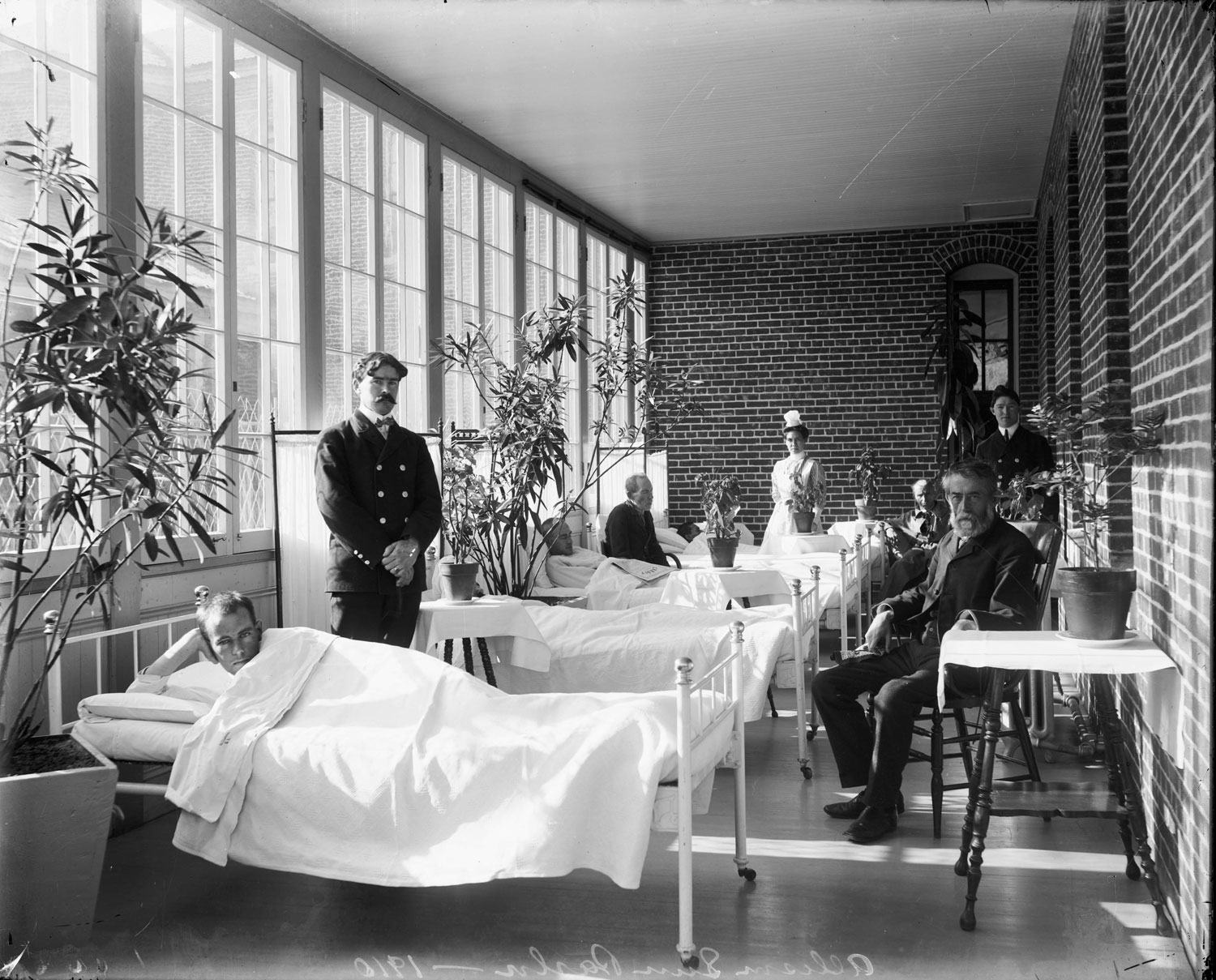 The porches of the 1890s Allison Buildings were later enclosed to provide more space for patient beds. Courtesy of the National Archives and Records Administration, 1910