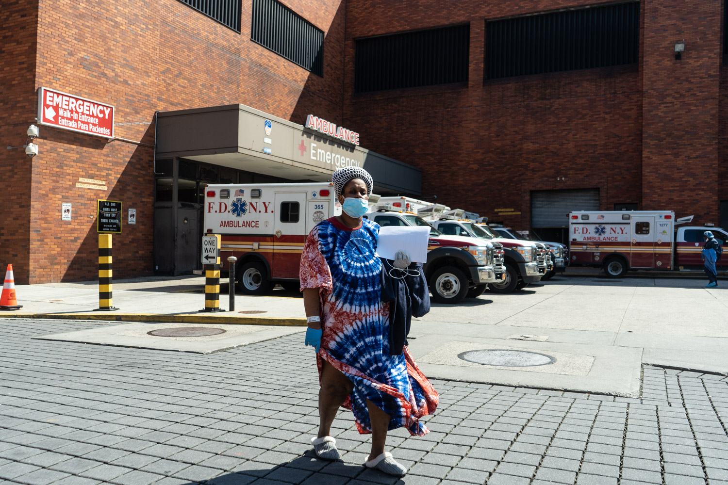 April 19, 2020: Outside the emergency entrance at Lincoln Medical Center on East 149th Street, Bronx, New York. © Camilo José Vergara