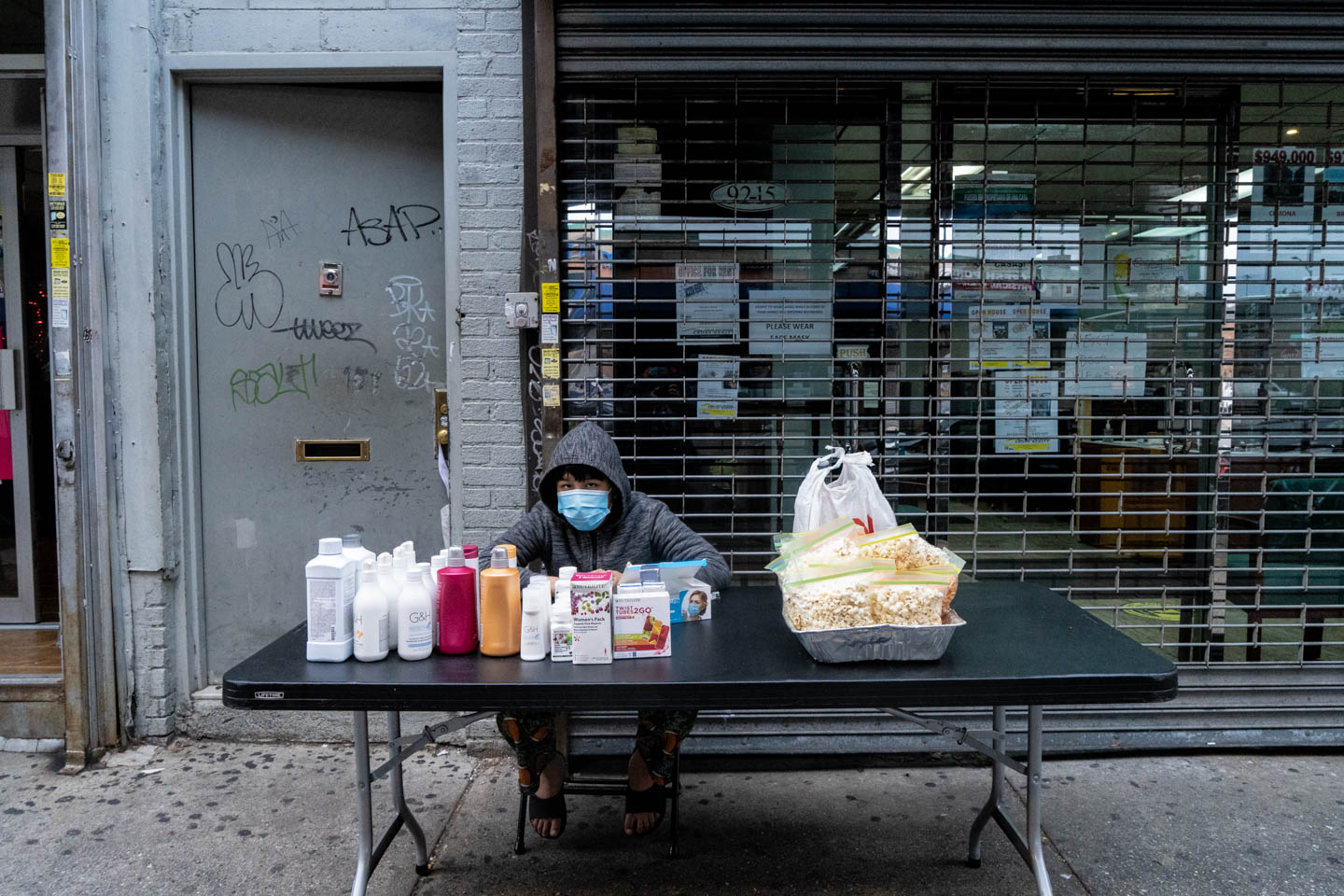 November 15, 2020: Child street vendor. 9215 Roosevelt Avenue, Queens, New York. © Camilo José Vergara