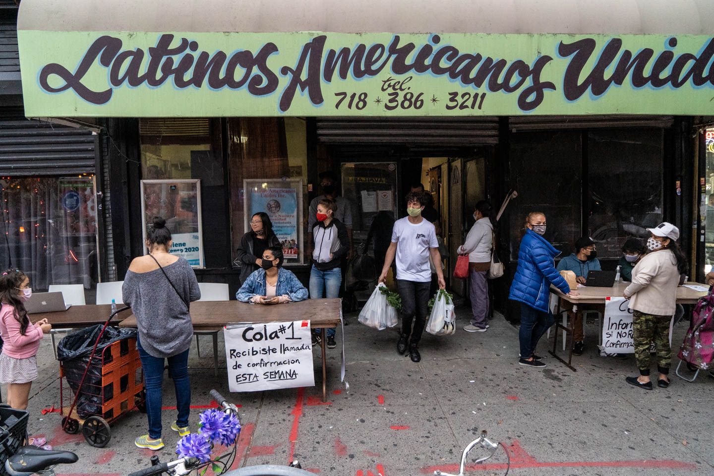October 22, 2020: Latinos-Americanos Unidos, another organization that provides free food and has volunteers who deliver. 218 Wyckoff Avenue, Brooklyn, New York. © Camilo José Vergara