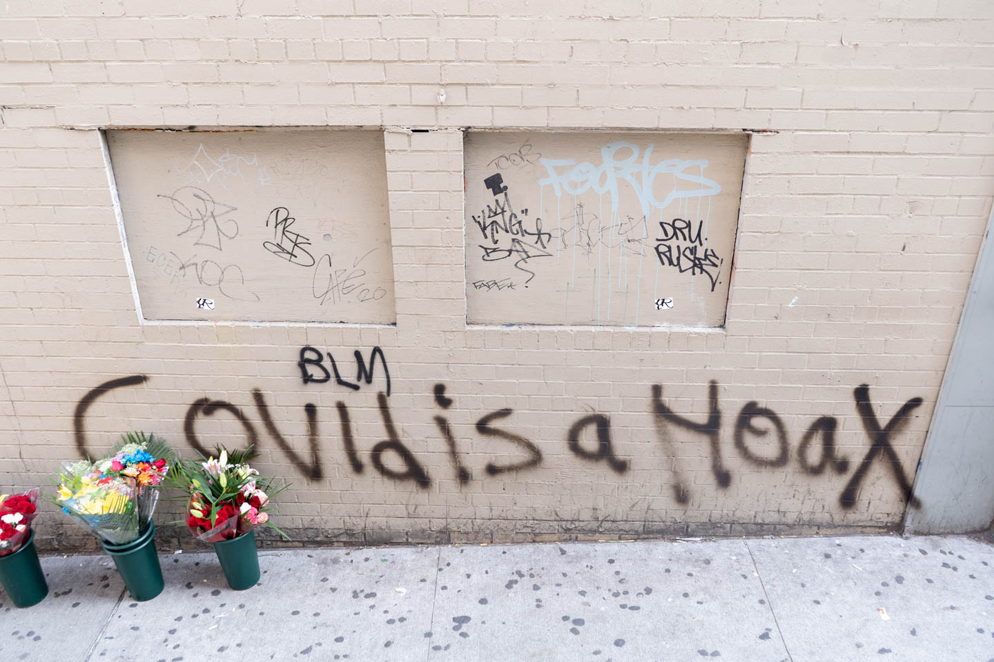 September 21, 2020: “Covid is a Hoax,” below “BLM.” Broadway at West 125th Street, Harlem, New York, New York. © Camilo José Vergara