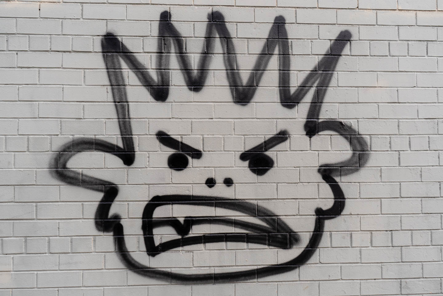 September 9, 2020: Angry Crowned head. Flushing Avenue west of Broadway, Brooklyn, New York. © Camilo José Vergara