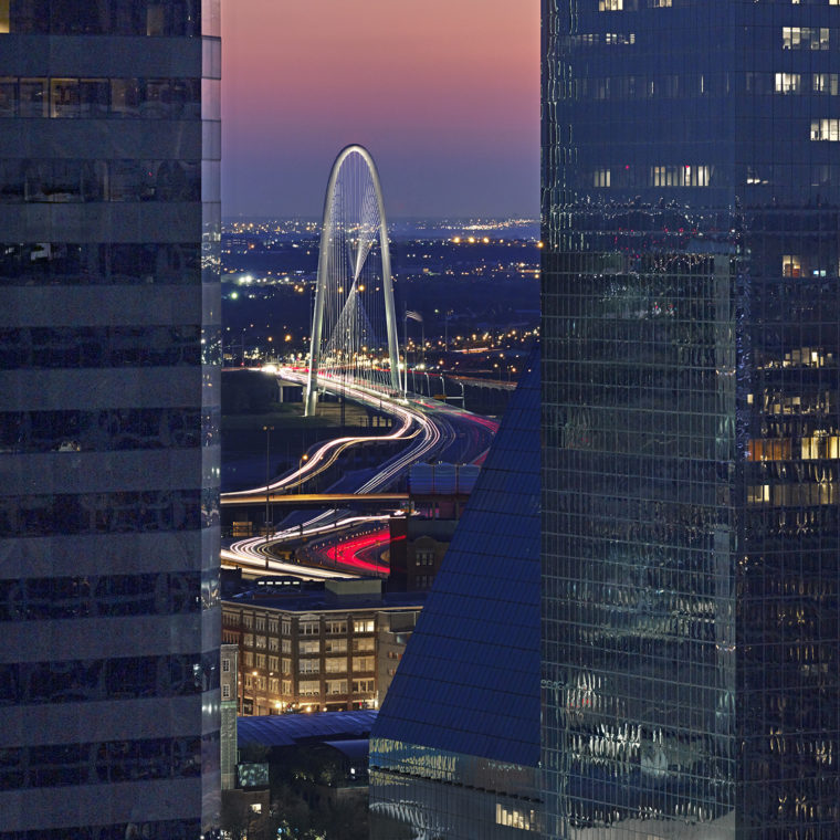 Margaret Hunt Hill Bridge, Santiago Calatrava Architect, Dallas, Texas, USA. © Alan Karchmer. 