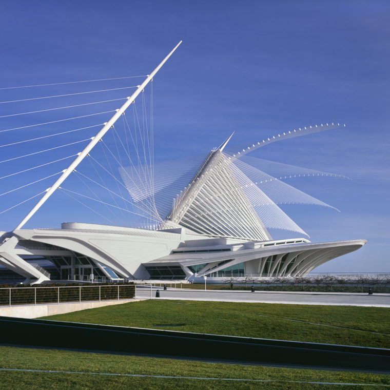 Milwaukee Art Museum, Santiago Calatrava Architect, Milwaukee, Wisconsin, USA. © Alan Karchmer. 