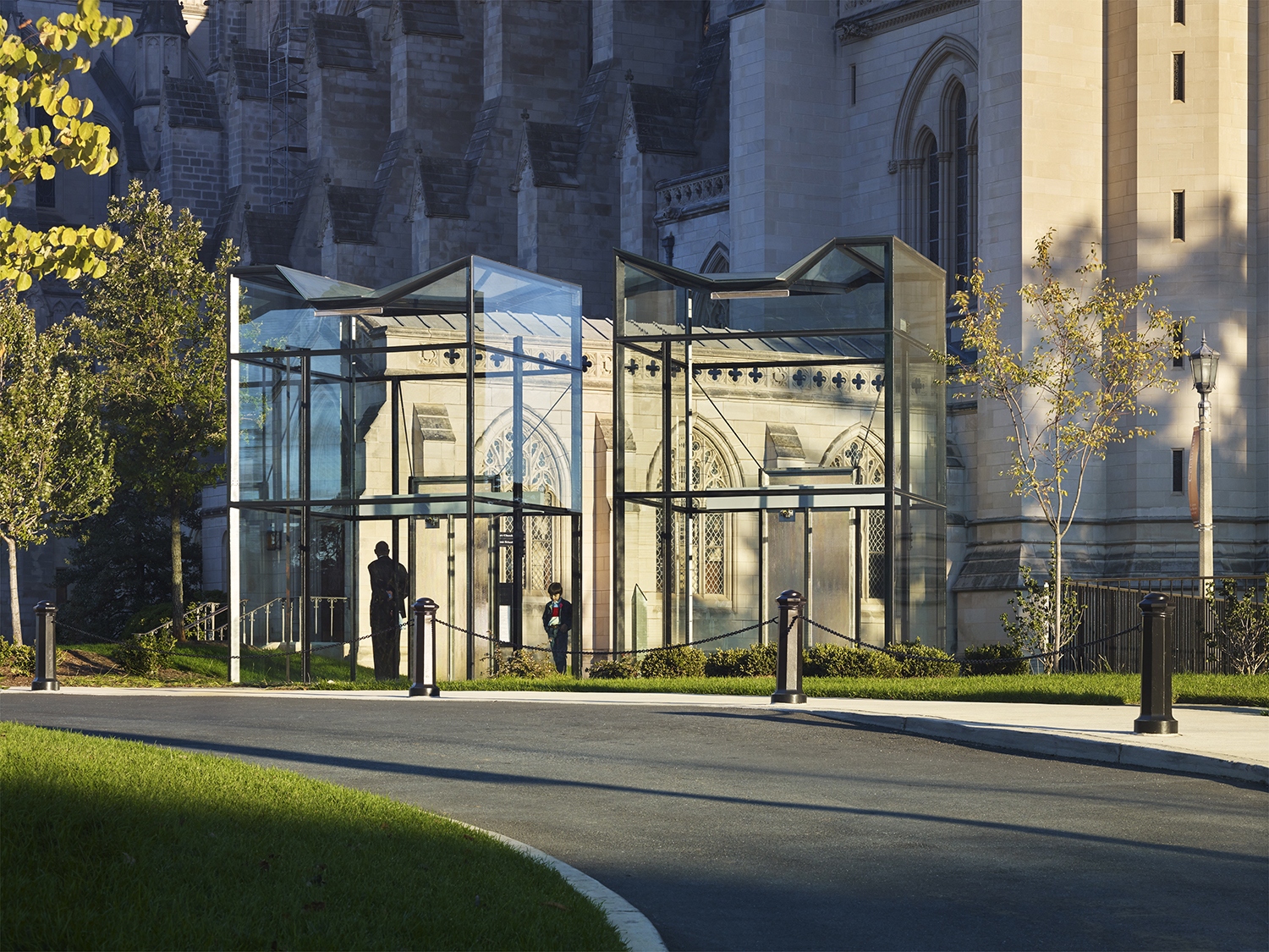 Washington National Cathedral Visitor Gateway, SmithGroup Architects, Washington, D.C., USA. © Alan Karchmer.